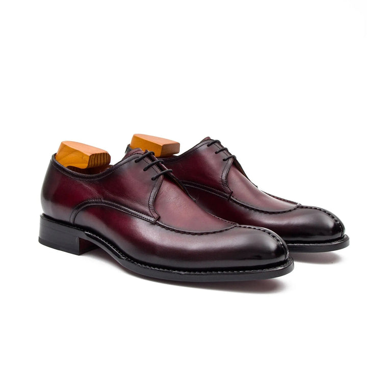 DV DIVINCH men’s shoes, handcrafted leather shoes, calfskin footwear, men’s designer shoes, leather dress shoes, brogue shoes, Derby shoes, Oxford shoes, monk strap shoes, Chelsea boots, lug sole footwear
