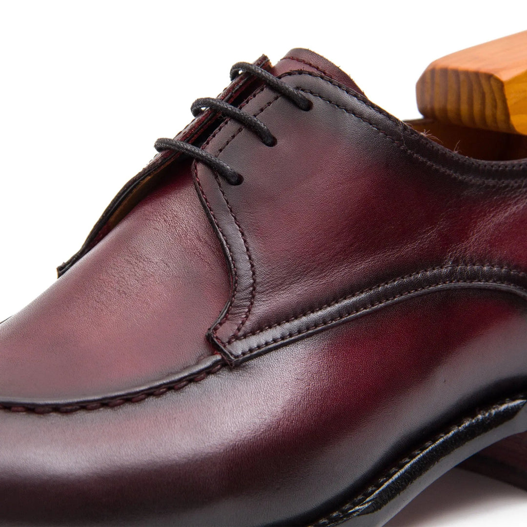 DV DIVINCH men’s shoes, handcrafted leather shoes, calfskin footwear, men’s designer shoes, leather dress shoes, brogue shoes, Derby shoes, Oxford shoes, monk strap shoes, Chelsea boots, lug sole footwear