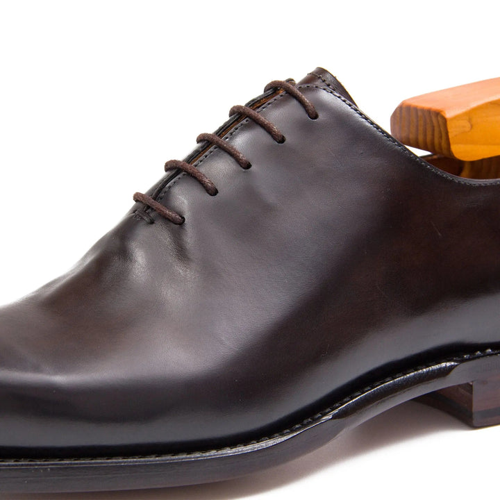DV DIVINCH men’s shoes, handcrafted leather shoes, calfskin footwear, men’s designer shoes, leather dress shoes, brogue shoes, Derby shoes, Oxford shoes, monk strap shoes, Chelsea boots, lug sole footwear