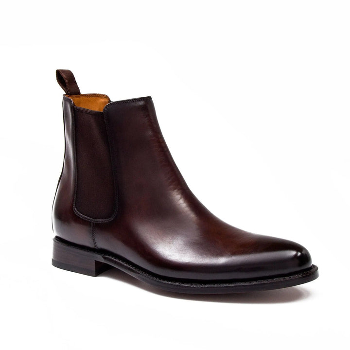 DV DIVINCH men’s shoes, handcrafted leather shoes, calfskin footwear, men’s designer shoes, leather dress shoes, brogue shoes, Derby shoes, Oxford shoes, monk strap shoes, Chelsea boots, lug sole footwear