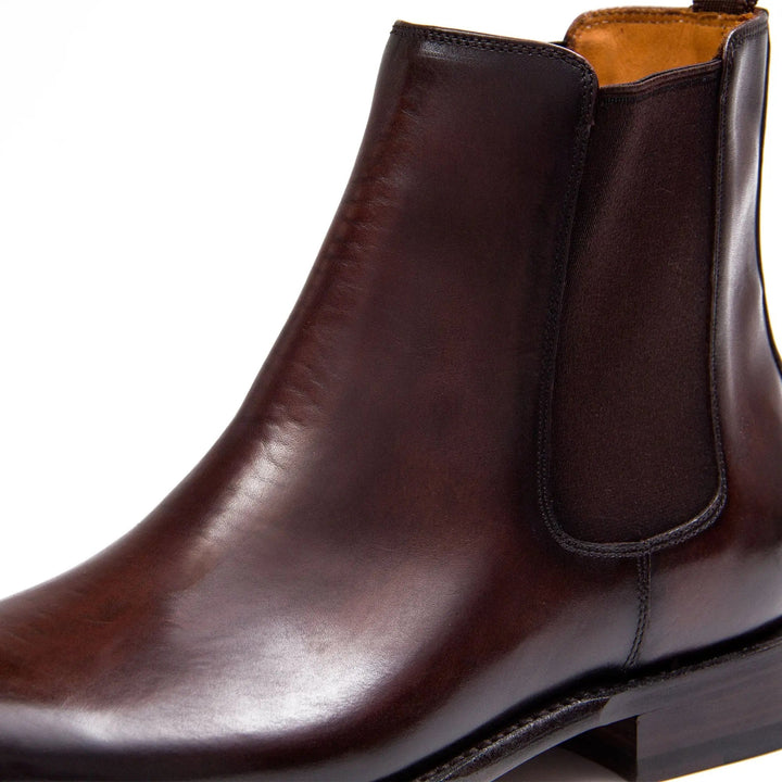 DV DIVINCH men’s shoes, handcrafted leather shoes, calfskin footwear, men’s designer shoes, leather dress shoes, brogue shoes, Derby shoes, Oxford shoes, monk strap shoes, Chelsea boots, lug sole footwear