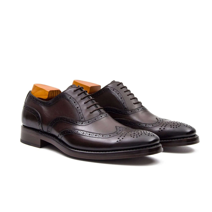 Goodyear Mens leather oxford shoes in rich brown calfskin, featuring brogue detailing and lace-up design.