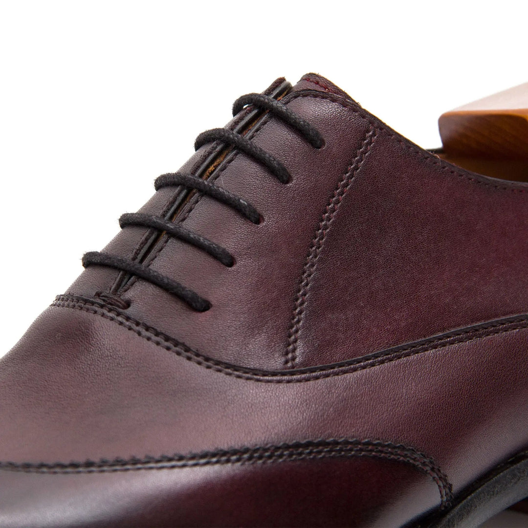 Goodyear Welt Oxford Shoes in burgundy calfskin leather, featuring detailed lacing and refined stitching.