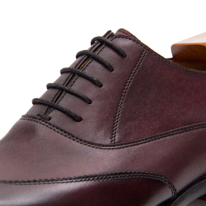 Goodyear Welt Oxford Shoes in burgundy calfskin leather, featuring detailed lacing and refined stitching.