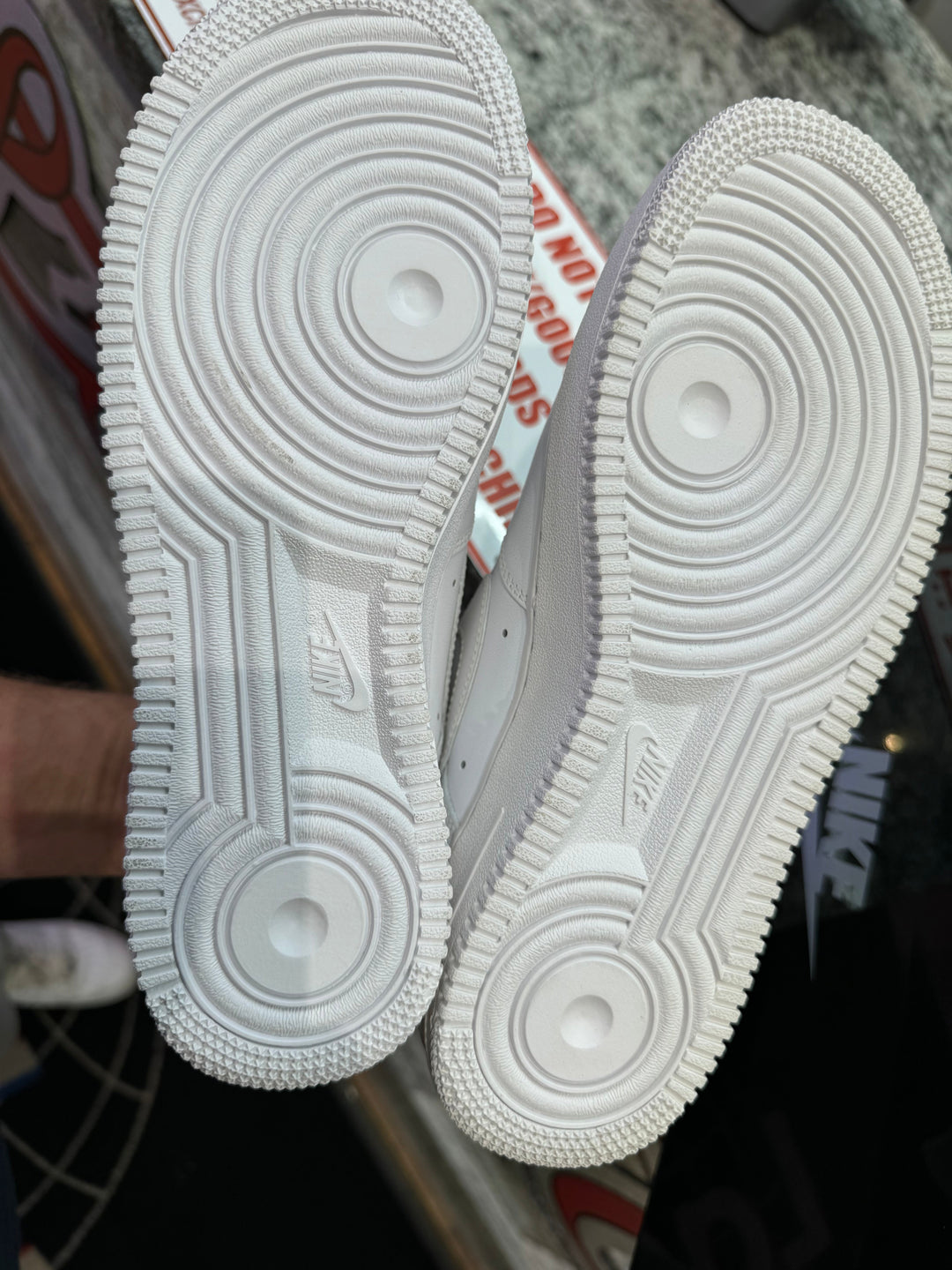 FRIENDS AND FAMILY KITH Nike Air Force 1 Low '07 (White)