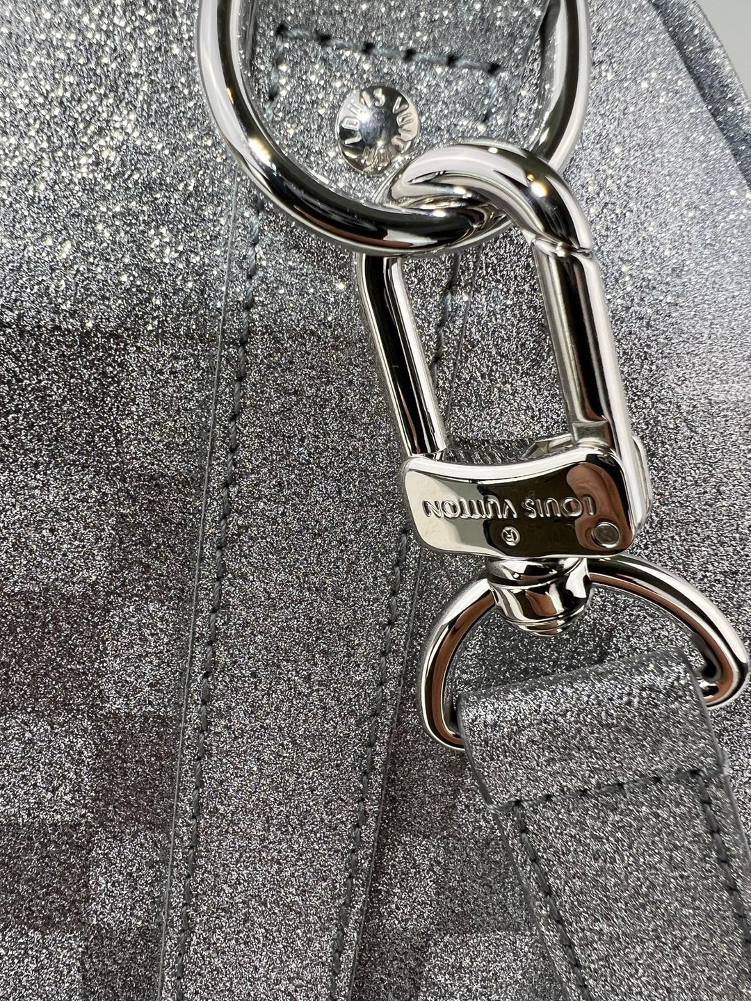 Louis Vuitton Keepall Bandoulière 50B silver glitter Damier duffle bag – STORE 7994