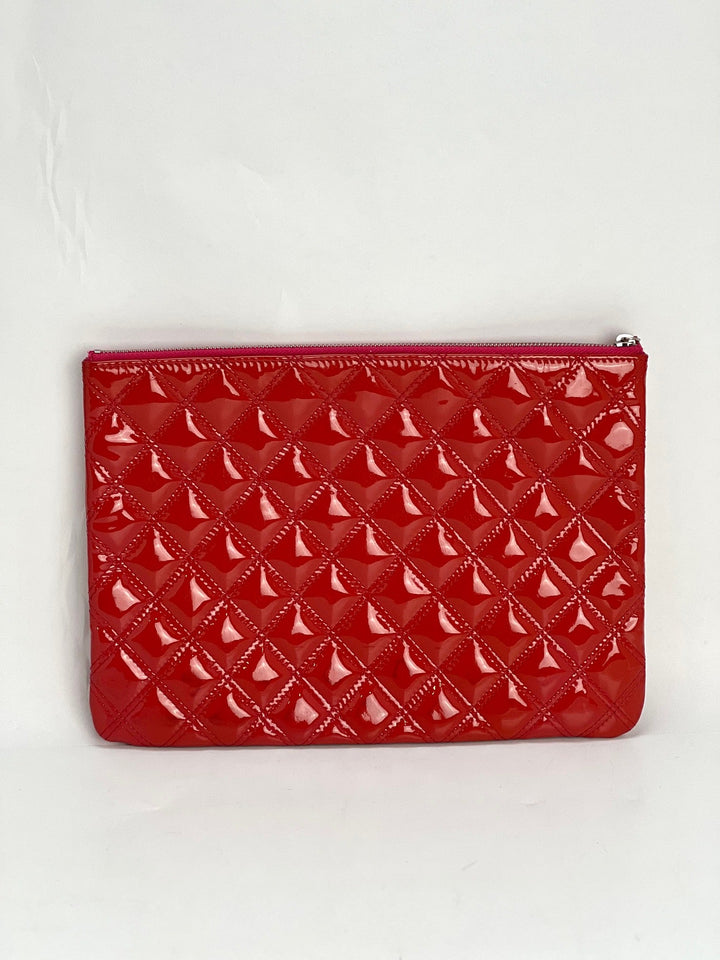 Chanel Medium dark pink patent quilted cosmetic case – STORE 7994