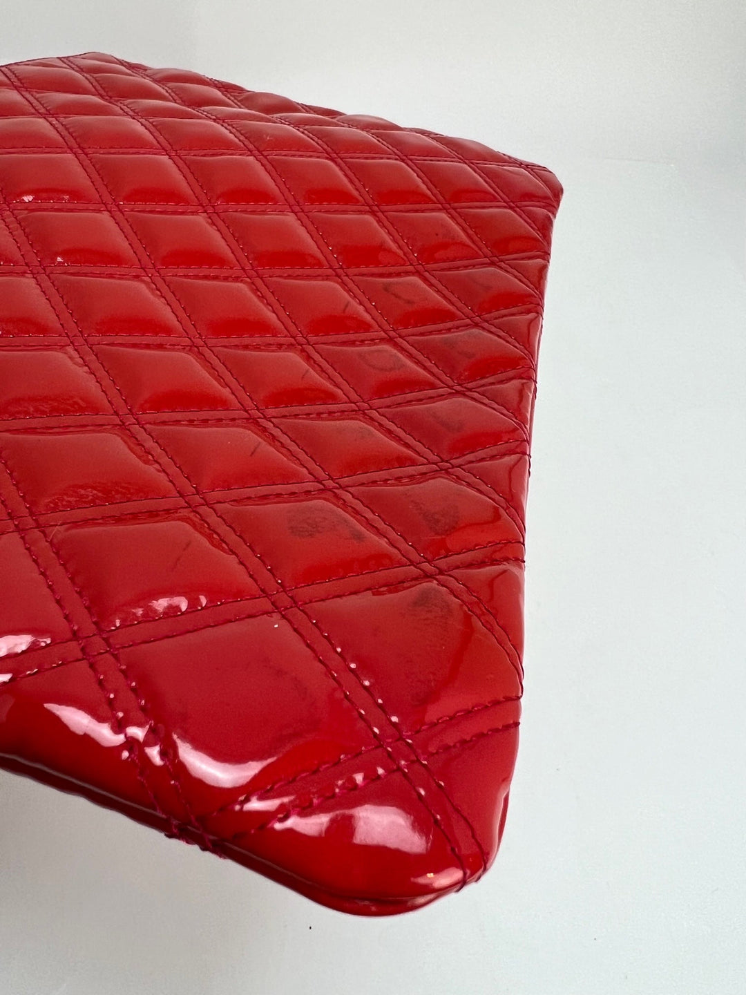 Chanel Medium dark pink patent quilted cosmetic case – STORE 7994