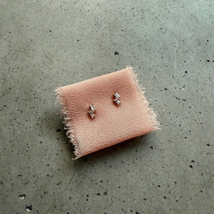 THE BAGUETTE EDIT STUDS 14KT YELLOW GOLD