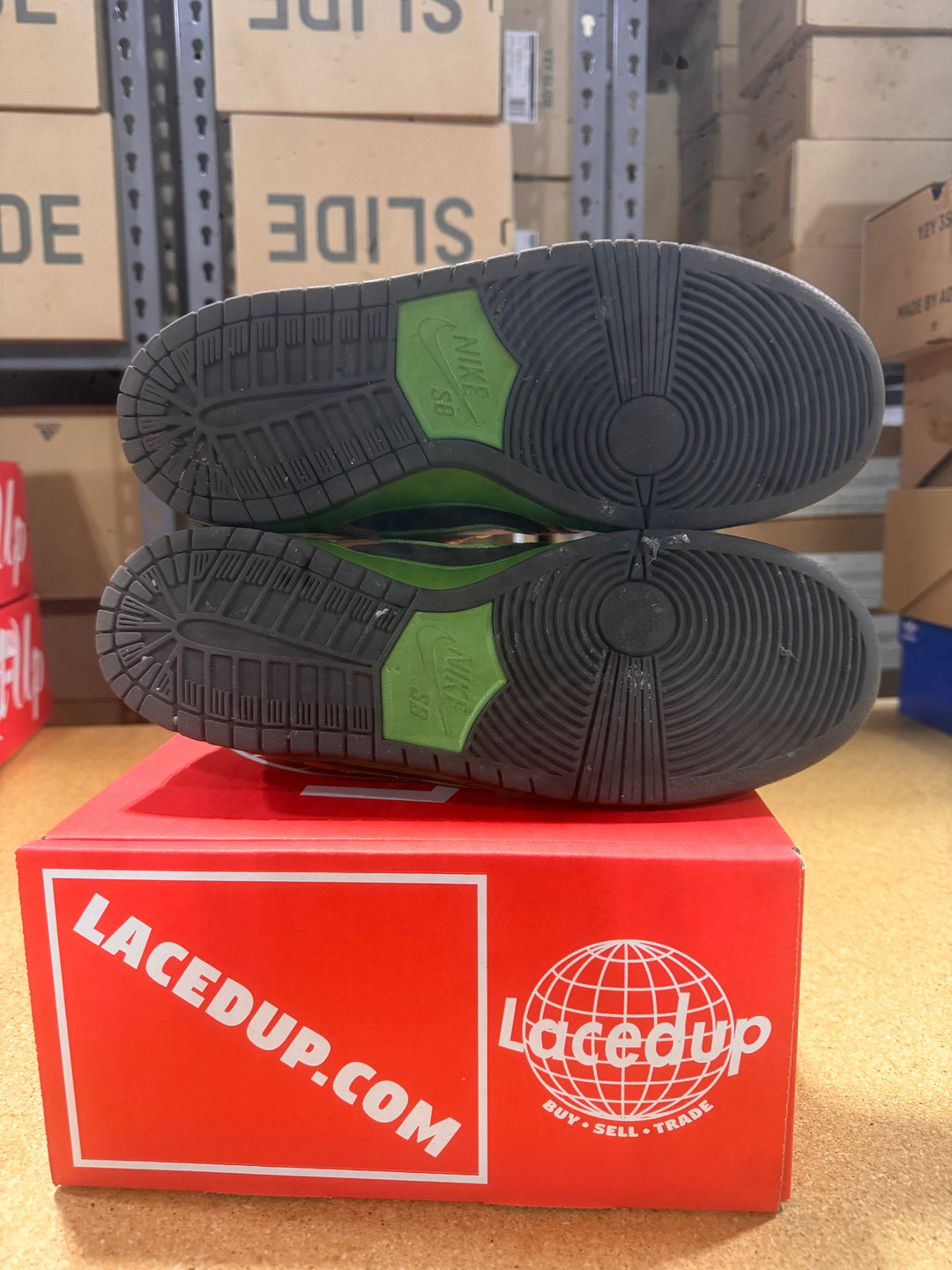 PRE OWNED Nike SB Dunk Low De La Soul (2015)