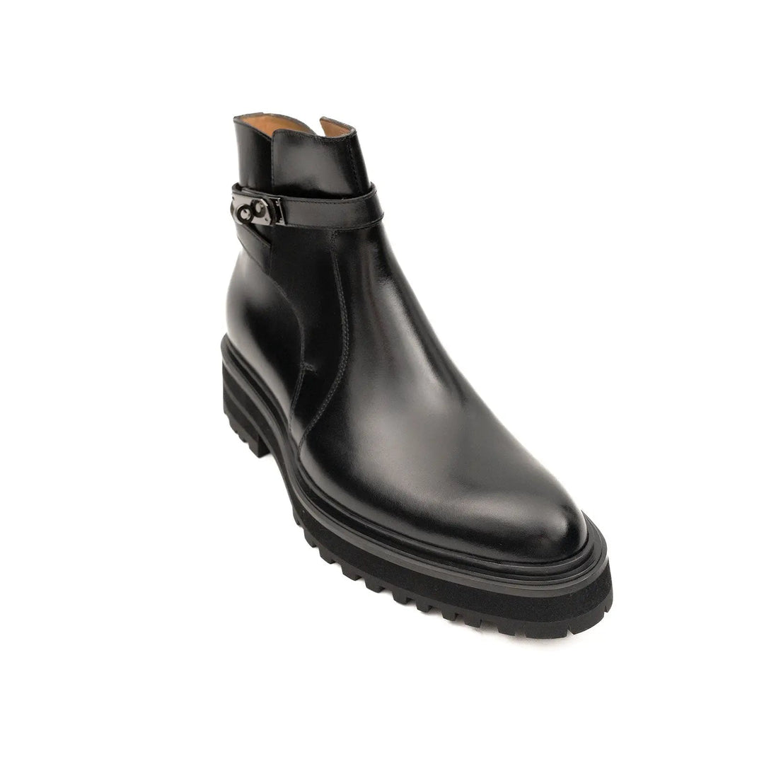 DV DIVINCH men’s shoes, handcrafted leather shoes, calfskin footwear, men’s designer shoes, leather dress shoes, brogue shoes, Derby shoes, Oxford shoes, monk strap shoes, Chelsea boots, lug sole footwear