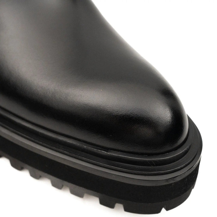 DV DIVINCH men’s shoes, handcrafted leather shoes, calfskin footwear, men’s designer shoes, leather dress shoes, brogue shoes, Derby shoes, Oxford shoes, monk strap shoes, Chelsea boots, lug sole footwear