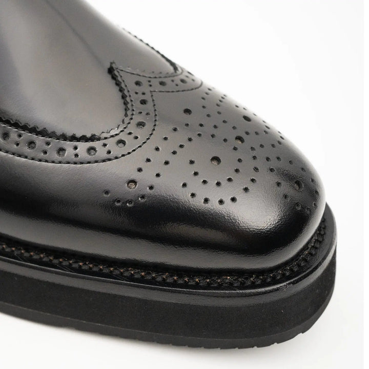 DV DIVINCH men’s shoes, handcrafted leather shoes, calfskin footwear, men’s designer shoes, leather dress shoes, brogue shoes, Derby shoes, Oxford shoes, monk strap shoes, Chelsea boots, lug sole footwear