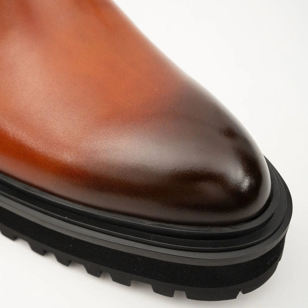 DV DIVINCH men’s shoes, handcrafted leather shoes, calfskin footwear, men’s designer shoes, leather dress shoes, brogue shoes, Derby shoes, Oxford shoes, monk strap shoes, Chelsea boots, lug sole footwear
