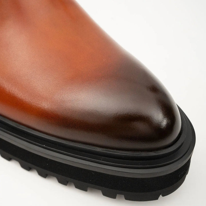 DV DIVINCH men’s shoes, handcrafted leather shoes, calfskin footwear, men’s designer shoes, leather dress shoes, brogue shoes, Derby shoes, Oxford shoes, monk strap shoes, Chelsea boots, lug sole footwear