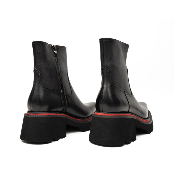 DV DIVINCH men’s shoes, handcrafted leather shoes, calfskin footwear, men’s designer shoes, leather dress shoes, brogue shoes, Derby shoes, Oxford shoes, monk strap shoes, Chelsea boots, lug sole footwear
