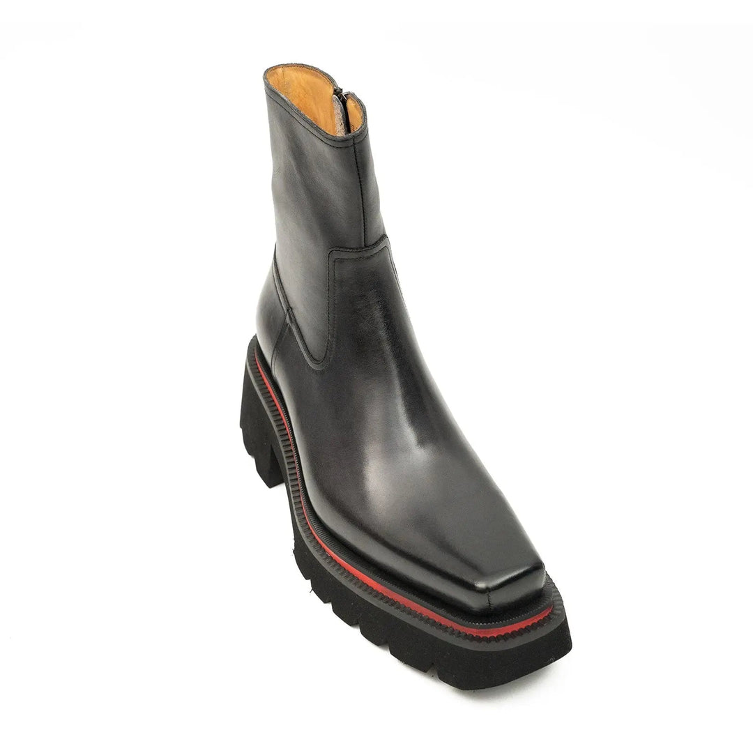 DV DIVINCH men’s shoes, handcrafted leather shoes, calfskin footwear, men’s designer shoes, leather dress shoes, brogue shoes, Derby shoes, Oxford shoes, monk strap shoes, Chelsea boots, lug sole footwear