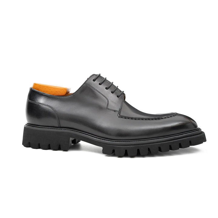 DV DIVINCH men’s shoes, handcrafted leather shoes, calfskin footwear, men’s designer shoes, leather dress shoes, brogue shoes, Derby shoes, Oxford shoes, monk strap shoes, Chelsea boots, lug sole footwear