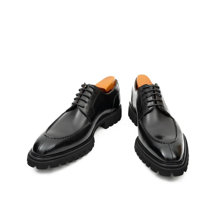 DV DIVINCH men’s shoes, handcrafted leather shoes, calfskin footwear, men’s designer shoes, leather dress shoes, brogue shoes, Derby shoes, Oxford shoes, monk strap shoes, Chelsea boots, lug sole footwear