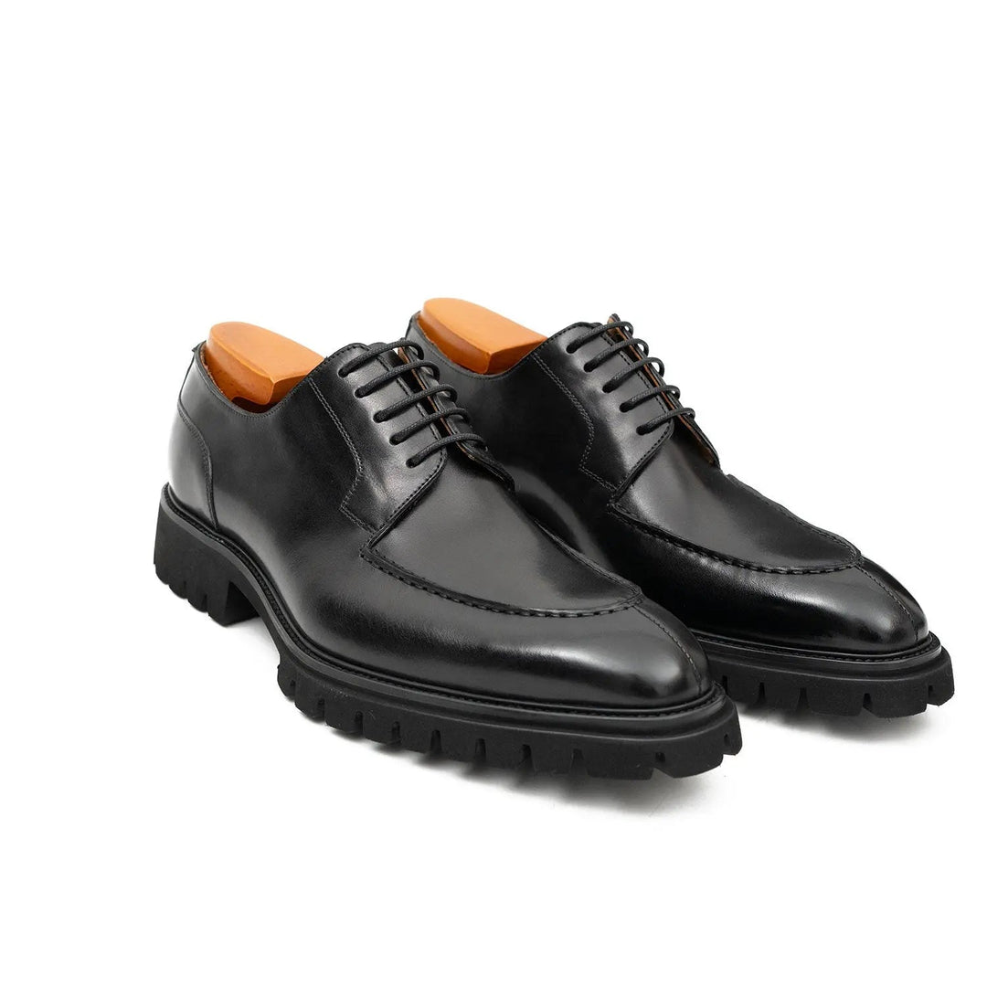 DV DIVINCH men’s shoes, handcrafted leather shoes, calfskin footwear, men’s designer shoes, leather dress shoes, brogue shoes, Derby shoes, Oxford shoes, monk strap shoes, Chelsea boots, lug sole footwear