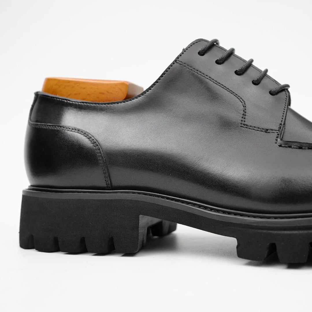 DV DIVINCH men’s shoes, handcrafted leather shoes, calfskin footwear, men’s designer shoes, leather dress shoes, brogue shoes, Derby shoes, Oxford shoes, monk strap shoes, Chelsea boots, lug sole footwear