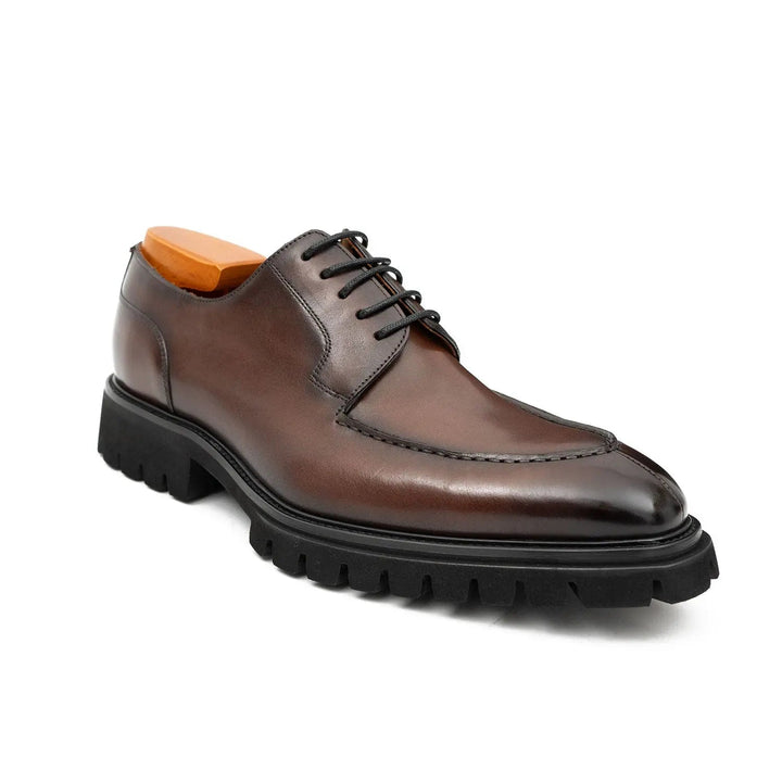 DV DIVINCH men’s shoes, handcrafted leather shoes, calfskin footwear, men’s designer shoes, leather dress shoes, brogue shoes, Derby shoes, Oxford shoes, monk strap shoes, Chelsea boots, lug sole footwear