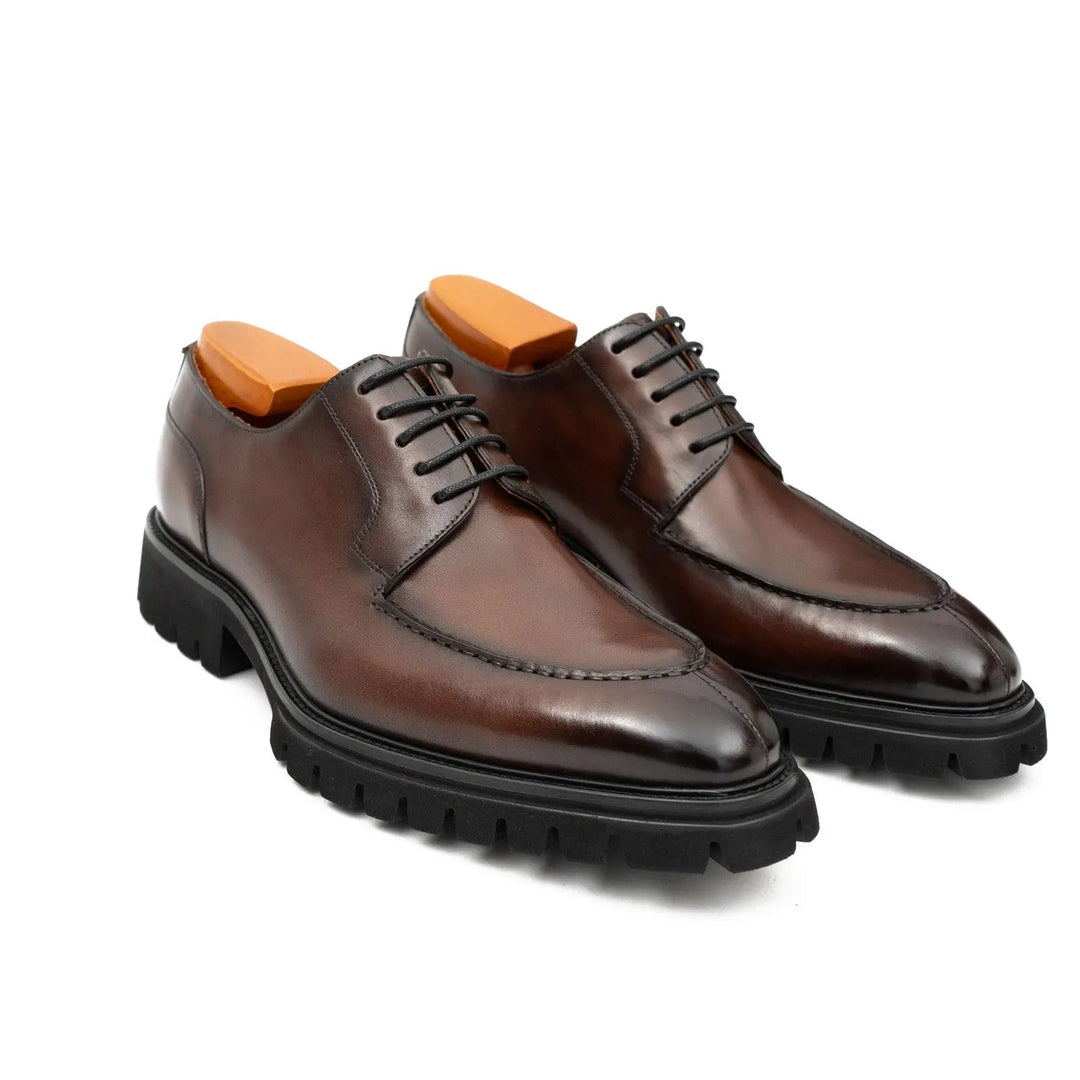 DV DIVINCH men’s shoes, handcrafted leather shoes, calfskin footwear, men’s designer shoes, leather dress shoes, brogue shoes, Derby shoes, Oxford shoes, monk strap shoes, Chelsea boots, lug sole footwear