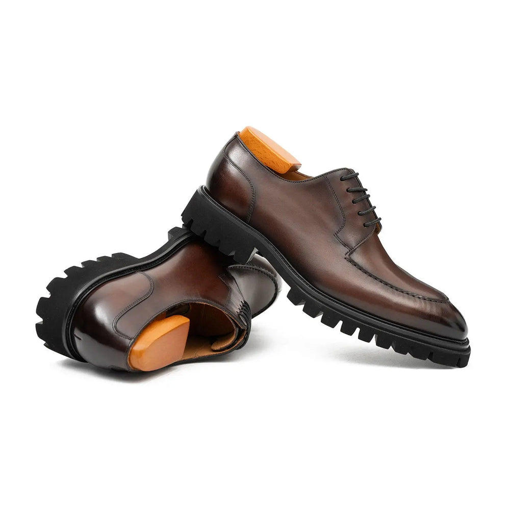 DV DIVINCH men’s shoes, handcrafted leather shoes, calfskin footwear, men’s designer shoes, leather dress shoes, brogue shoes, Derby shoes, Oxford shoes, monk strap shoes, Chelsea boots, lug sole footwear