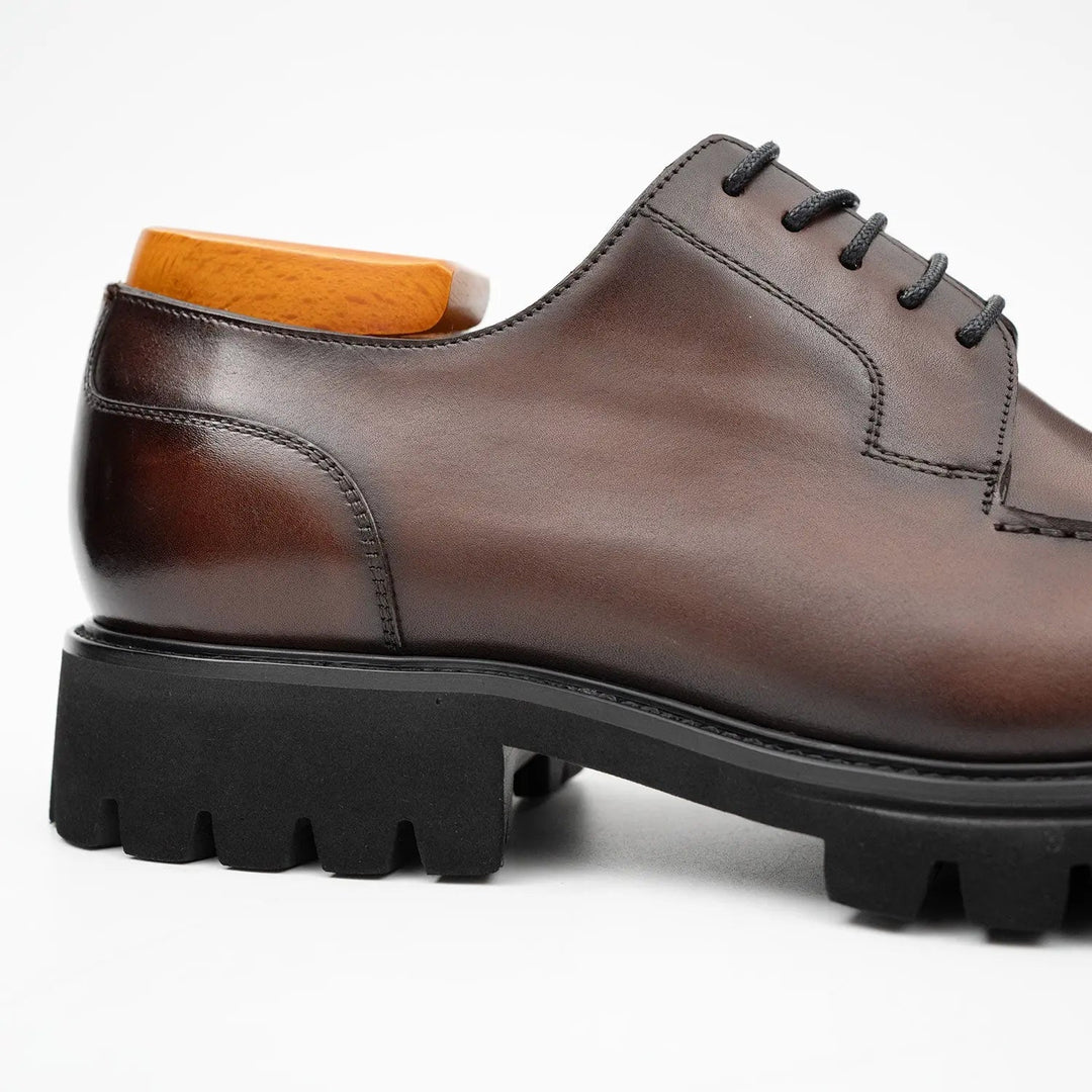 DV DIVINCH men’s shoes, handcrafted leather shoes, calfskin footwear, men’s designer shoes, leather dress shoes, brogue shoes, Derby shoes, Oxford shoes, monk strap shoes, Chelsea boots, lug sole footwear