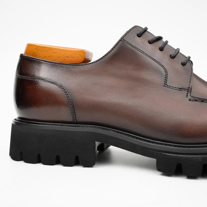 DV DIVINCH men’s shoes, handcrafted leather shoes, calfskin footwear, men’s designer shoes, leather dress shoes, brogue shoes, Derby shoes, Oxford shoes, monk strap shoes, Chelsea boots, lug sole footwear