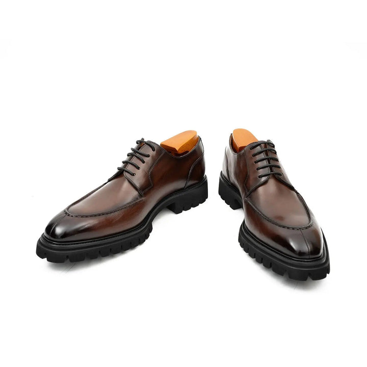 DV DIVINCH men’s shoes, handcrafted leather shoes, calfskin footwear, men’s designer shoes, leather dress shoes, brogue shoes, Derby shoes, Oxford shoes, monk strap shoes, Chelsea boots, lug sole footwear