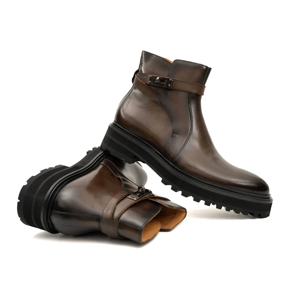 DV DIVINCH men’s shoes, handcrafted leather shoes, calfskin footwear, men’s designer shoes, leather dress shoes, brogue shoes, Derby shoes, Oxford shoes, monk strap shoes, Chelsea boots, lug sole footwear