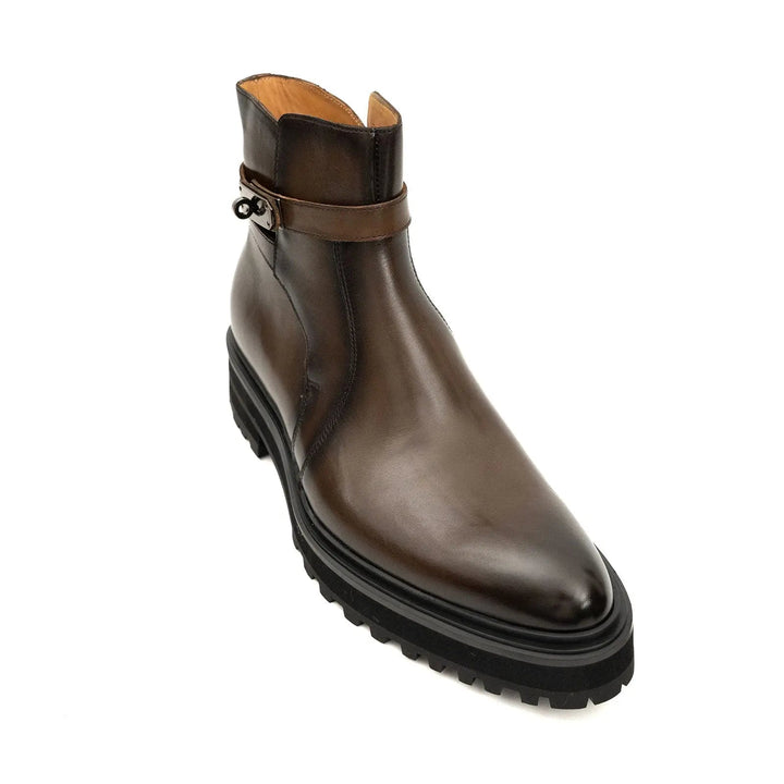 DV DIVINCH men’s shoes, handcrafted leather shoes, calfskin footwear, men’s designer shoes, leather dress shoes, brogue shoes, Derby shoes, Oxford shoes, monk strap shoes, Chelsea boots, lug sole footwear