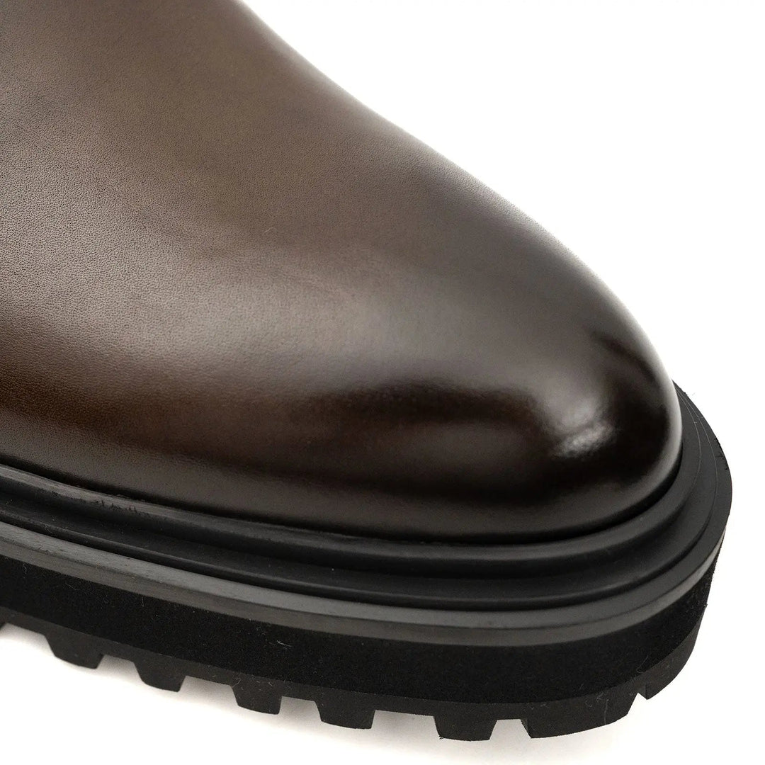 DV DIVINCH men’s shoes, handcrafted leather shoes, calfskin footwear, men’s designer shoes, leather dress shoes, brogue shoes, Derby shoes, Oxford shoes, monk strap shoes, Chelsea boots, lug sole footwear