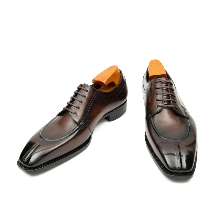 DV DIVINCH men’s shoes, handcrafted leather shoes, calfskin footwear, men’s designer shoes, leather dress shoes, brogue shoes, Derby shoes, Oxford shoes, monk strap shoes, Chelsea boots, lug sole footwear