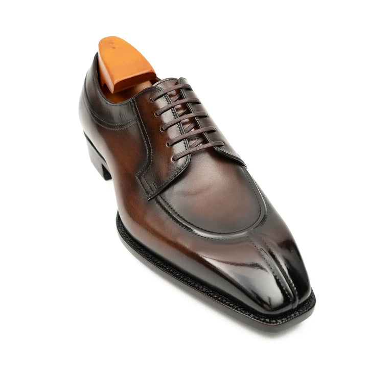 DV DIVINCH men’s shoes, handcrafted leather shoes, calfskin footwear, men’s designer shoes, leather dress shoes, brogue shoes, Derby shoes, Oxford shoes, monk strap shoes, Chelsea boots, lug sole footwear