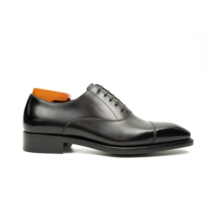 DV DIVINCH men’s shoes, handcrafted leather shoes, calfskin footwear, men’s designer shoes, leather dress shoes, brogue shoes, Derby shoes, Oxford shoes, monk strap shoes, Chelsea boots, lug sole footwear