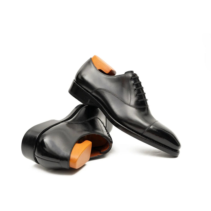 DV DIVINCH men’s shoes, handcrafted leather shoes, calfskin footwear, men’s designer shoes, leather dress shoes, brogue shoes, Derby shoes, Oxford shoes, monk strap shoes, Chelsea boots, lug sole footwear
