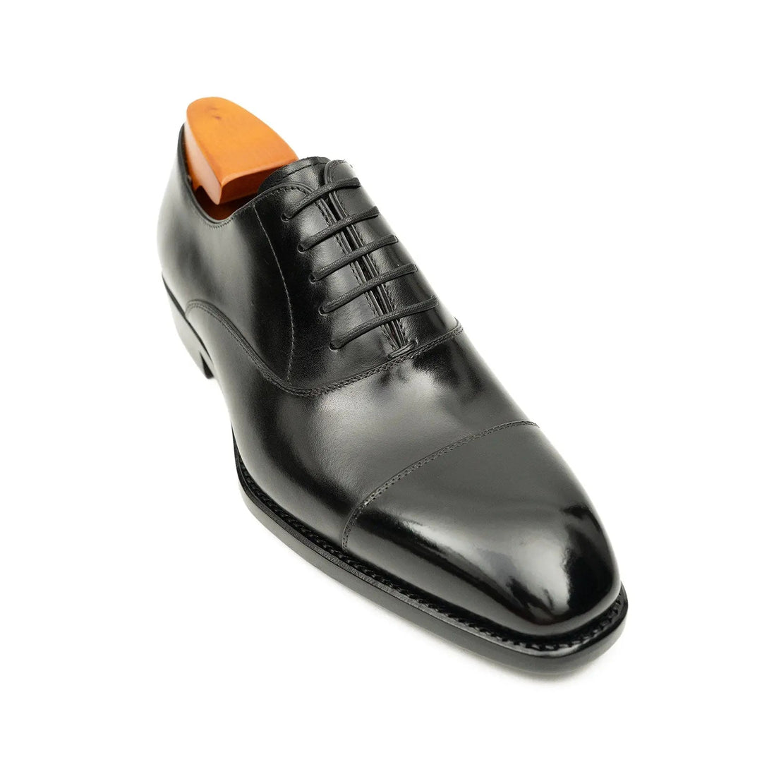 DV DIVINCH men’s shoes, handcrafted leather shoes, calfskin footwear, men’s designer shoes, leather dress shoes, brogue shoes, Derby shoes, Oxford shoes, monk strap shoes, Chelsea boots, lug sole footwear