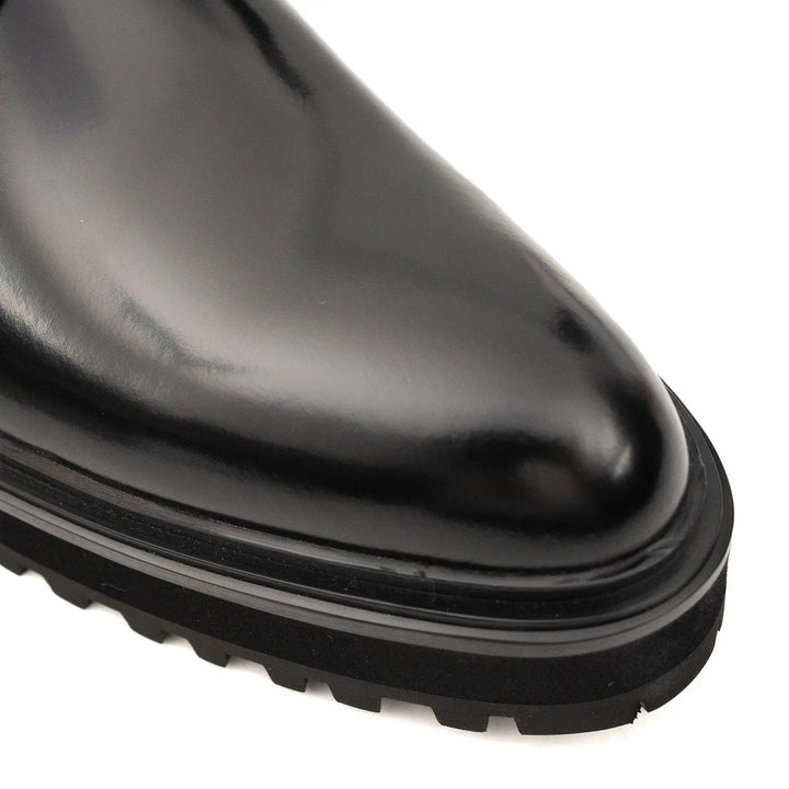DV DIVINCH men’s shoes, handcrafted leather shoes, calfskin footwear, men’s designer shoes, leather dress shoes, brogue shoes, Derby shoes, Oxford shoes, monk strap shoes, Chelsea boots, lug sole footwear