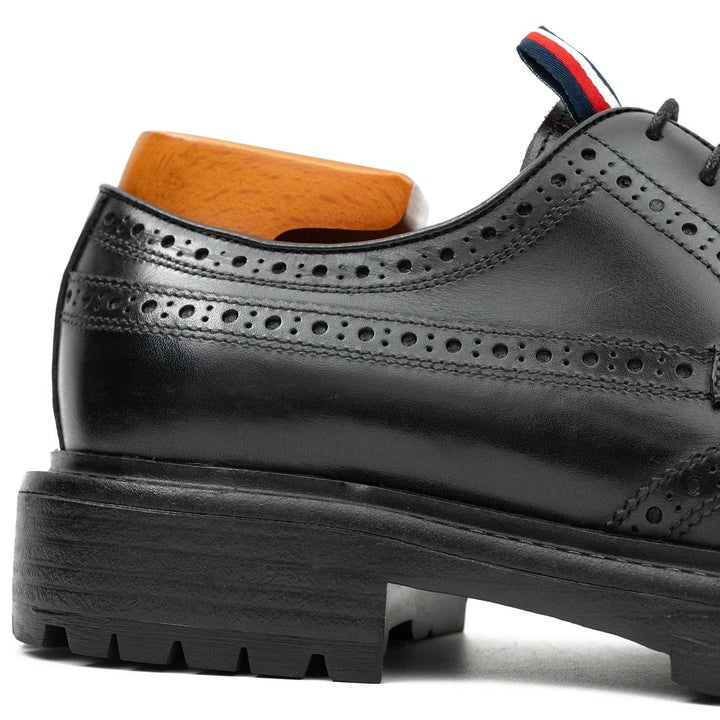 DV DIVINCH men’s shoes, handcrafted leather shoes, calfskin footwear, men’s designer shoes, leather dress shoes, brogue shoes, Derby shoes, Oxford shoes, monk strap shoes, Chelsea boots, lug sole footwear