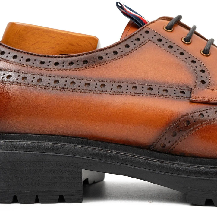 DV DIVINCH men’s shoes, handcrafted leather shoes, calfskin footwear, men’s designer shoes, leather dress shoes, brogue shoes, Derby shoes, Oxford shoes, monk strap shoes, Chelsea boots, lug sole footwear