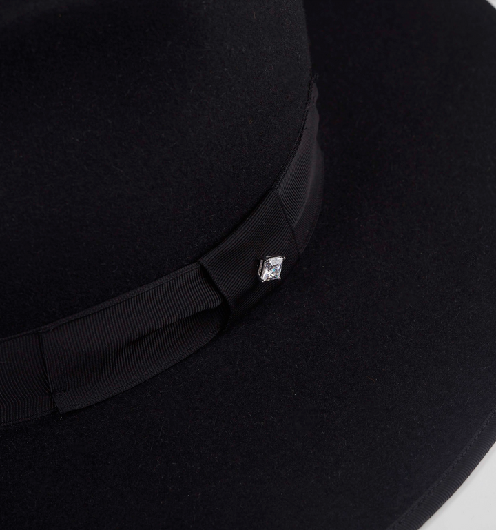 Stud - Black on black