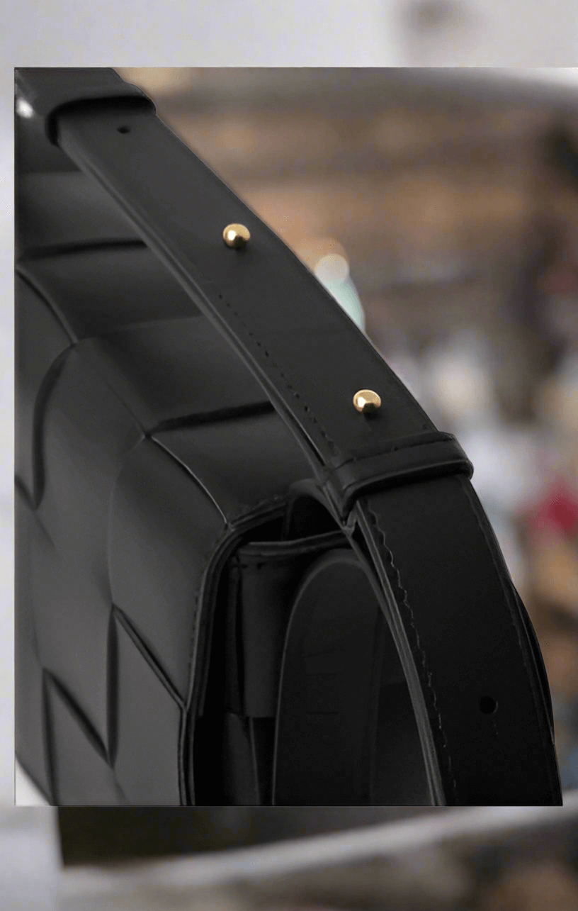 BOTTEGA VENETA women's BLACK LEATHER HANDBAG ITALY