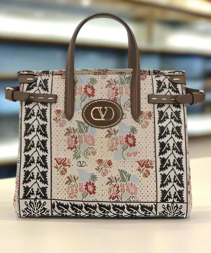 Valentino Garavani women's designer handbag in leather Luxury Valentino Garavani shoulder bag with iconic studs Valentino Garavani crossbody bag in black with gold accents