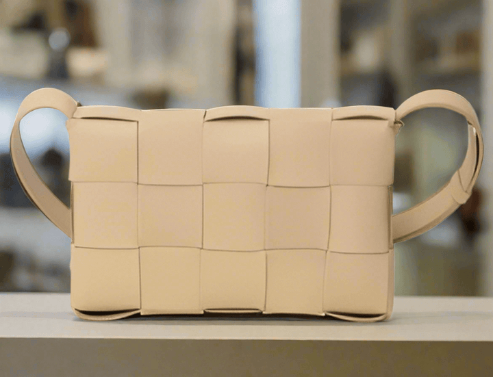Bottega Veneta women's BEIGE LEATHER HANDBAG