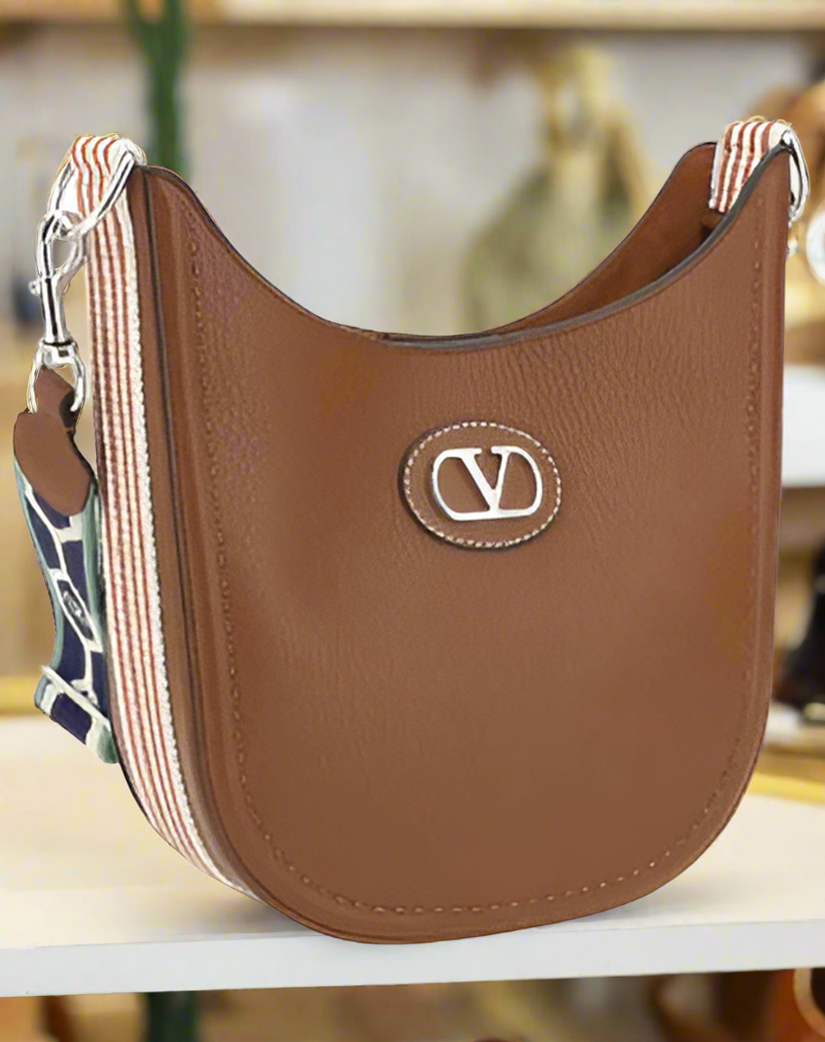 Valentino Garavani women's designer handbag in leather Luxury Valentino Garavani shoulder bag with iconic studs Valentino Garavani crossbody bag in black with gold accents