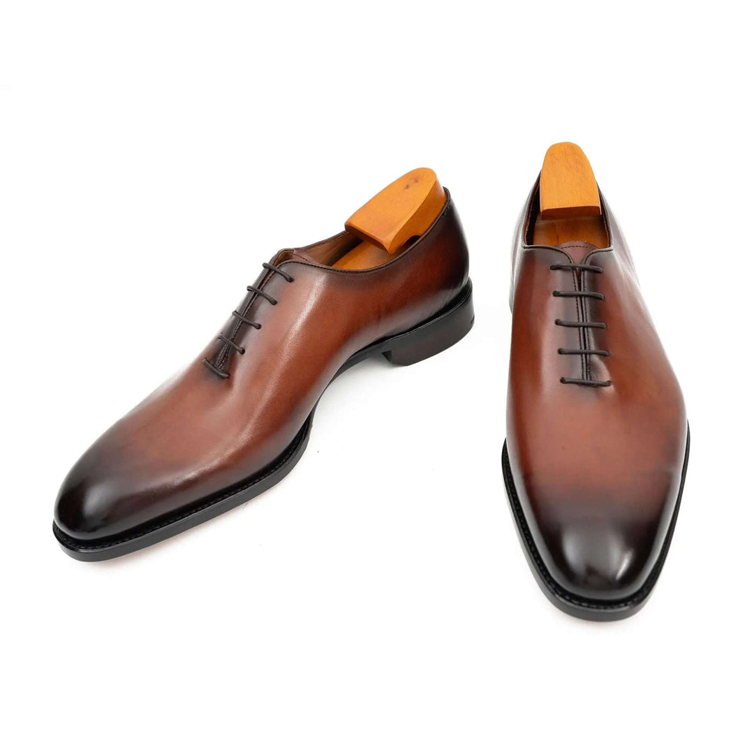 Seamless Goodyear men is Oxford dress shoes, handcrafted calfskin, brown upper, formal lace-up design.