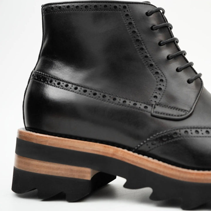 DV DIVINCH men’s shoes, handcrafted leather shoes, calfskin footwear, men’s designer shoes, leather dress shoes, brogue shoes, Derby shoes, Oxford shoes, monk strap shoes, Chelsea boots, lug sole footwear
