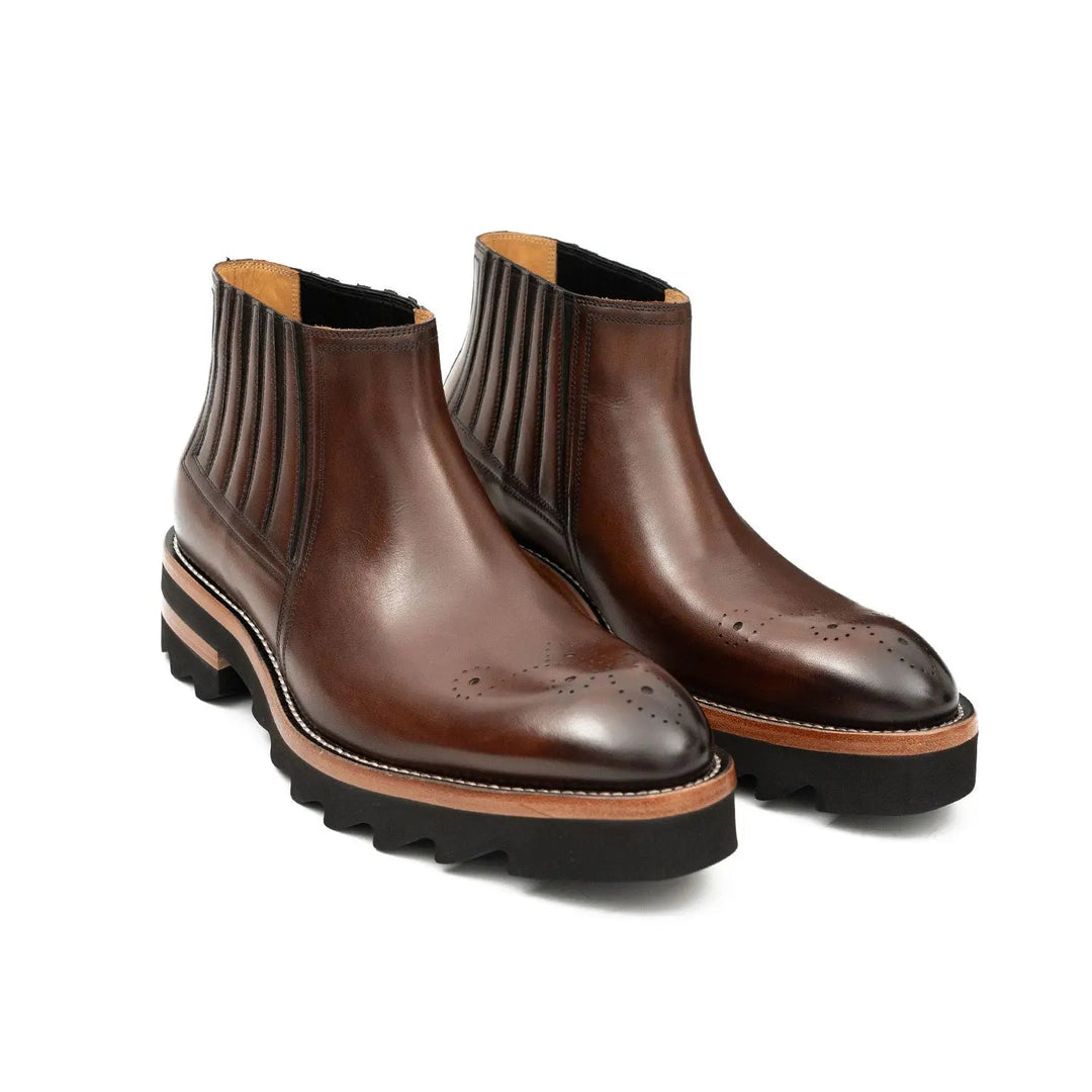 DV DIVINCH men’s shoes, handcrafted leather shoes, calfskin footwear, men’s designer shoes, leather dress shoes, brogue shoes, Derby shoes, Oxford shoes, monk strap shoes, Chelsea boots, lug sole footwear